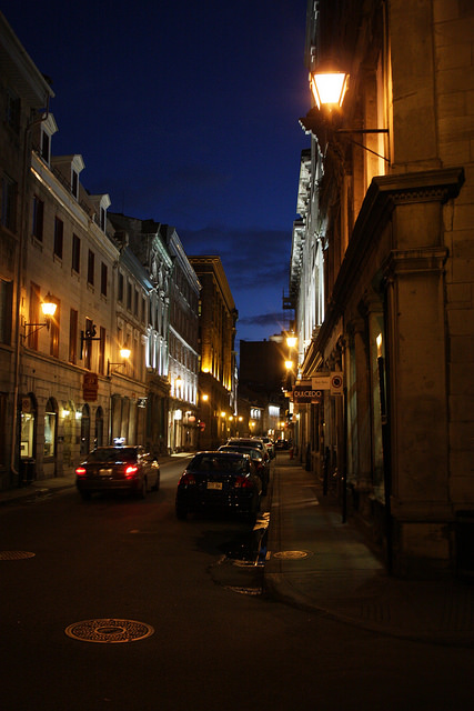 Phố vẫn hoang vu từ lúc em đi...